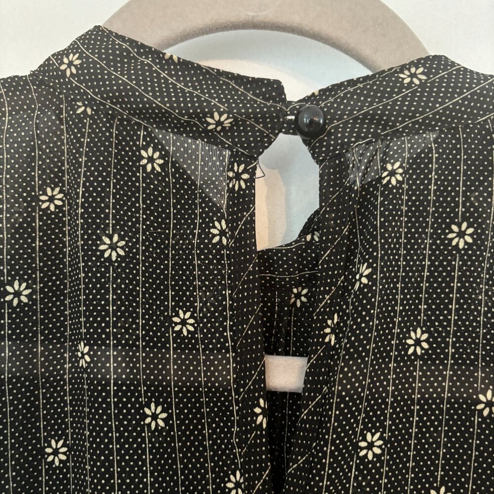 Sleeveless Ruffle Blouse - Picture 4 of 4